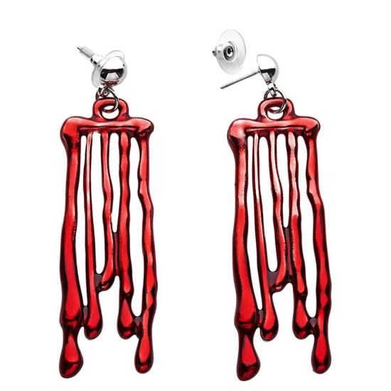 Par de brincos de sangue pingando.