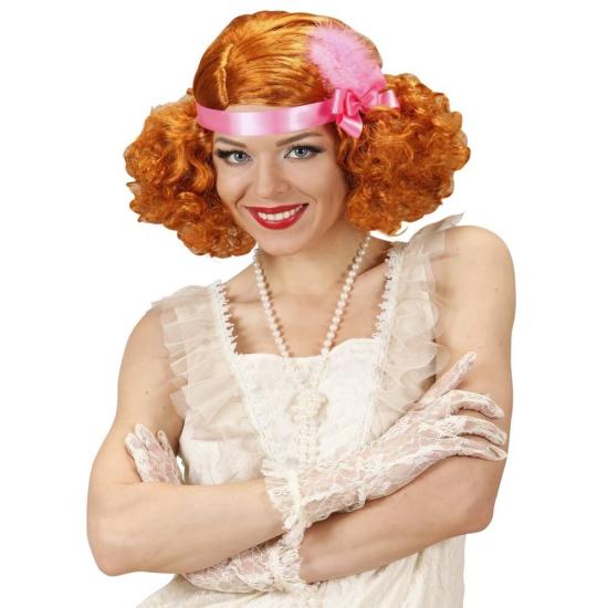 Peruca burlesca vermelha decorada com fita e penas...