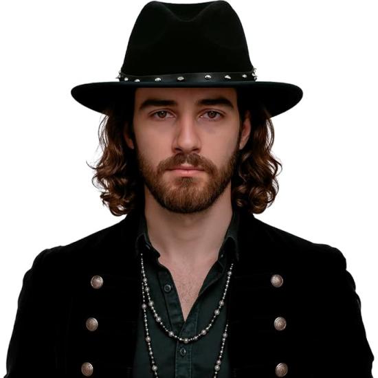 Chapéu de feltro preto com rebites